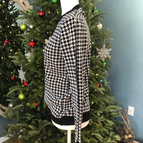 Sweater - Picture 2 of 4